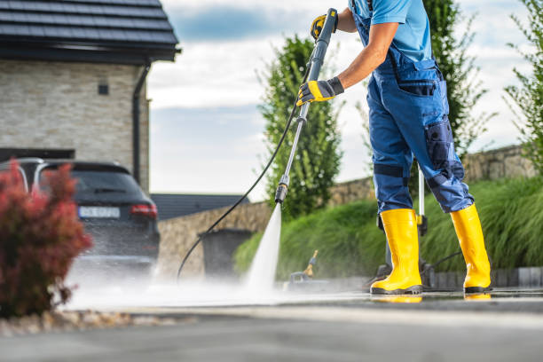 Best Deck Pressure Washing  in Gibraltar, MI